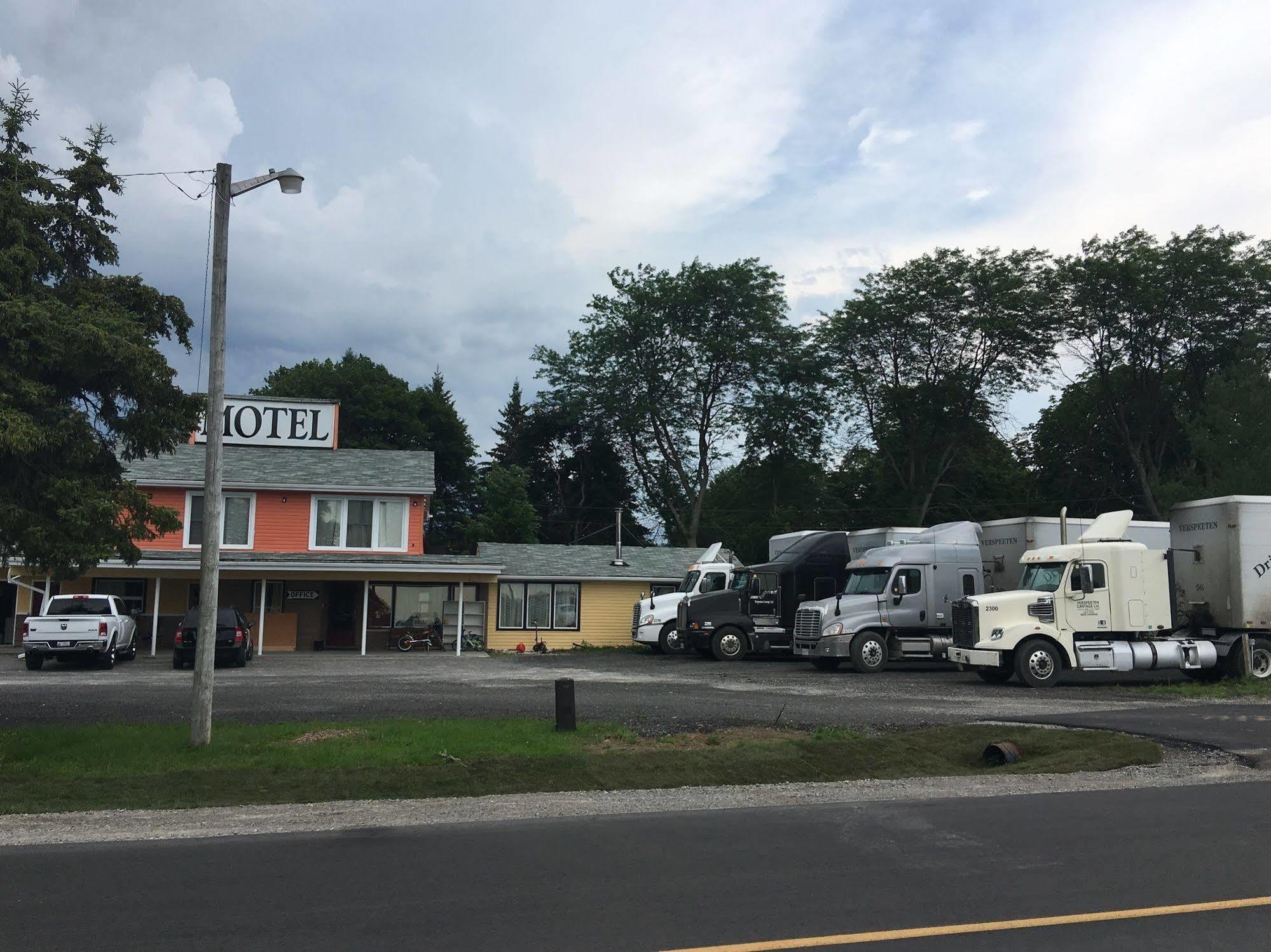 Knights Inn Cobourg Exteriér fotografie